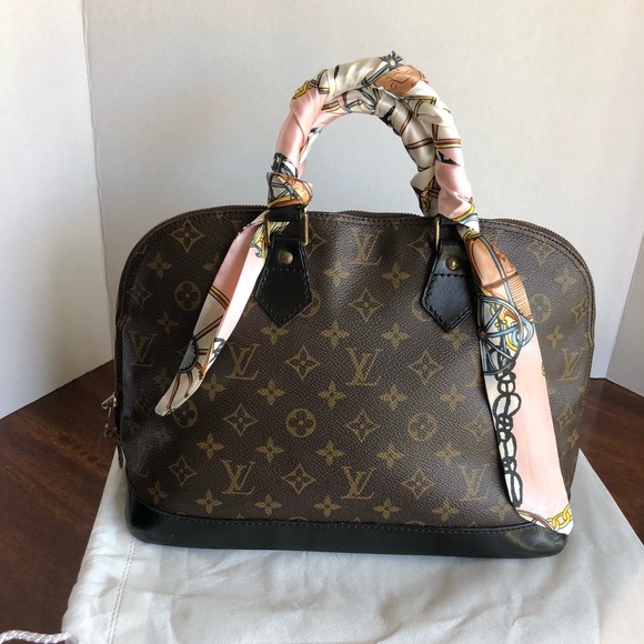 SOLD ON ♏️ - Picture 2 of 8